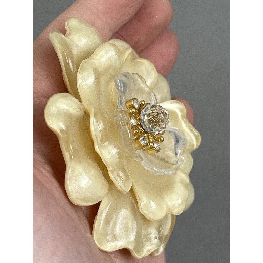 Vtg. ST JOHN‎ Lucite Swarovski Crystal Camellia Flower Pin BROOCH Couture LARGE - Picture 4 of 7